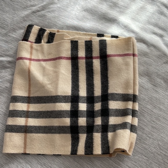 ✨Authentic Burberry Infinity Scarf - Picture 2 of 4